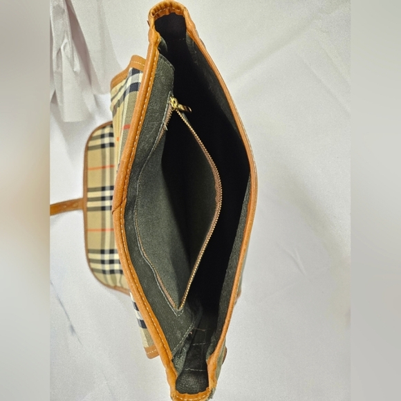 Burberry Vintage Canvas and Leather Nova Check Messenger Bag in Green and Brown - Picture 14 of 14